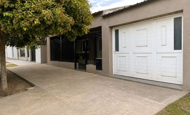 Casa en venta en Recreo, 3 dorm. patio y cochera