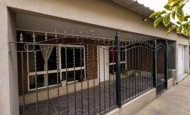 Casa en venta en Recreo, 3 dorm. patio y cochera