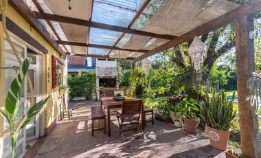 Casa en Villa Calefornia de 3 dormitorios, pileta