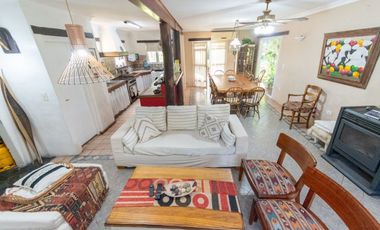 Casa en Villa Calefornia de 3 dormitorios, pileta