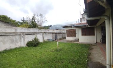Venta casa quincho local sobre avenida
