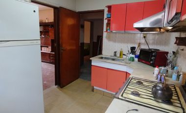 Venta casa quincho local sobre avenida