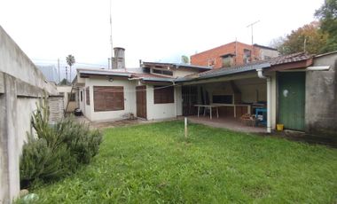 Venta casa quincho local sobre avenida