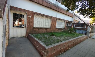 Venta depto refaccionado a metros de la estación