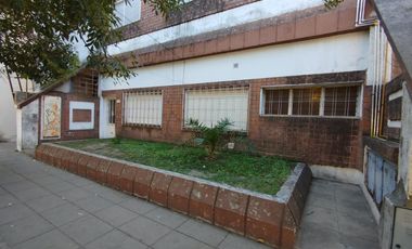 Venta depto refaccionado a metros de la estación