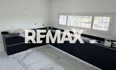ALQUILER CASA 2 DORM - GENNARI 631 - FERNANDEZ ORO