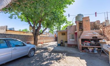 LOCAL COMERCIAL + CASA DOS DORMITORIOS  EN VENTA