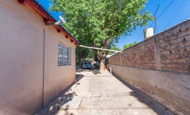 LOCAL COMERCIAL + CASA DOS DORMITORIOS  EN VENTA