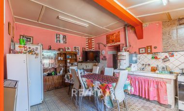 LOCAL COMERCIAL + CASA DOS DORMITORIOS  EN VENTA