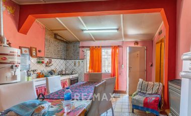LOCAL COMERCIAL + CASA DOS DORMITORIOS  EN VENTA