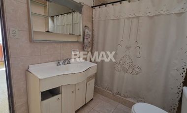 VENTA DE DOS LOCALES CON CASA