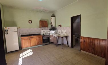 VENTA DE DOS LOCALES CON CASA