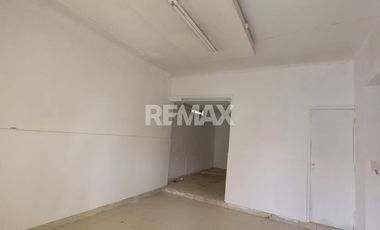 VENTA DE DOS LOCALES CON CASA