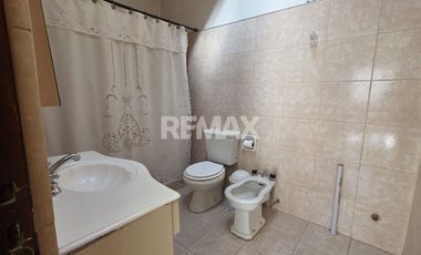 VENTA DE DOS LOCALES CON CASA