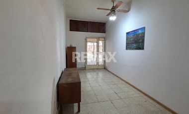 VENTA DE DOS LOCALES CON CASA