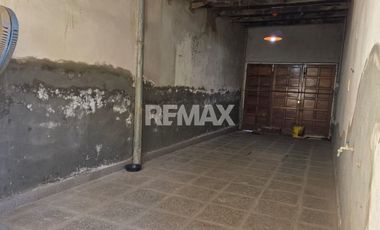 VENTA DE DOS LOCALES CON CASA