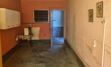 VENTA CASA A REFACCION CERCA ESTACION DE F VARELA