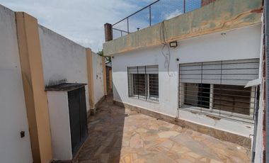 CASA EN ALQUILER 2 DORM 2 COCH EN FOM. 9 DE JUL