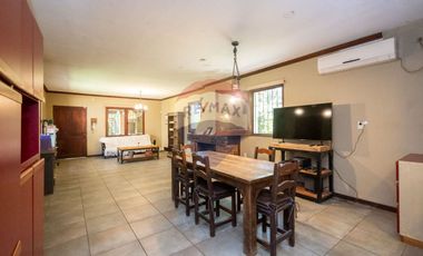 Casa con jardín en venta en Villa California