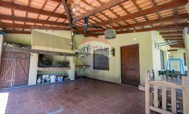Casa con jardín en venta en Villa California