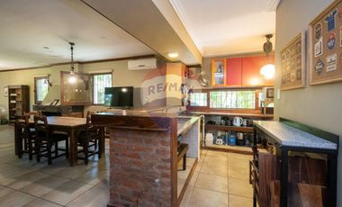 Casa con jardín en venta en Villa California