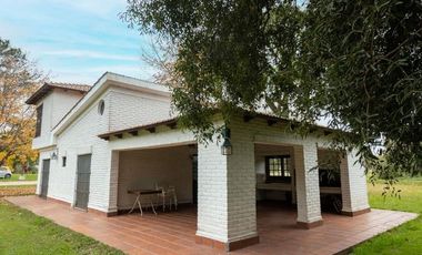 CASA QUINTA EN COUNTRY UBAJAY.