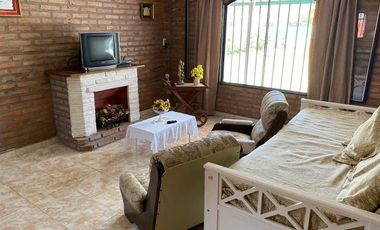 Casa con pileta en venta a 100 metros de Ruta N1