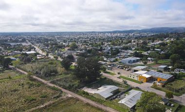 VENTA COMERCIAL AMPLIO GALPÓN EN TANDIL