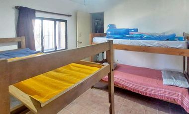 VENTA - Casa de 2 dormitorios, galería parrillero y piscina - Oliveros.