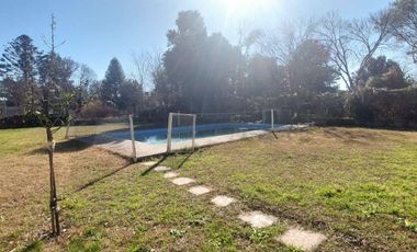VENTA - Casa de 2 dormitorios, galería parrillero y piscina - Oliveros.