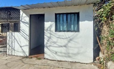 VENTA - Casa de 2 dormitorios, galería parrillero y piscina - Oliveros.