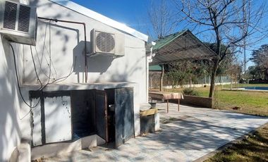 VENTA - Casa de 2 dormitorios, galería parrillero y piscina - Oliveros.