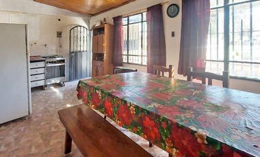 VENTA - Casa de 2 dormitorios, galería parrillero y piscina - Oliveros.