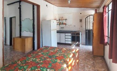 VENTA - Casa de 2 dormitorios, galería parrillero y piscina - Oliveros.