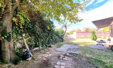 3 CASAS SOBRE TERRENO DE 647 M2. RIVADAVIA SUR