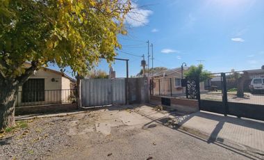 3 CASAS SOBRE TERRENO DE 647 M2. RIVADAVIA SUR