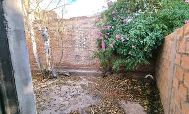 3 CASAS SOBRE TERRENO DE 647 M2. RIVADAVIA SUR