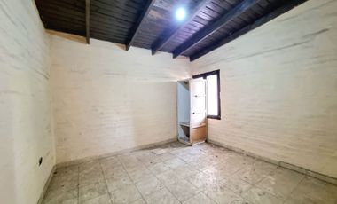 3 CASAS SOBRE TERRENO DE 647 M2. RIVADAVIA SUR