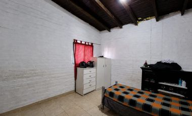 3 CASAS SOBRE TERRENO DE 647 M2. RIVADAVIA SUR