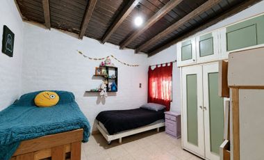 3 CASAS SOBRE TERRENO DE 647 M2. RIVADAVIA SUR
