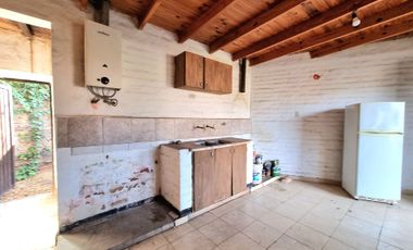 3 CASAS SOBRE TERRENO DE 647 M2. RIVADAVIA SUR