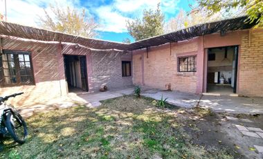 3 CASAS SOBRE TERRENO DE 647 M2. RIVADAVIA SUR