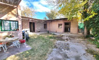 3 CASAS SOBRE TERRENO DE 647 M2. RIVADAVIA SUR