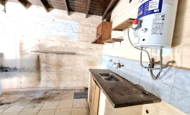 3 CASAS SOBRE TERRENO DE 647 M2. RIVADAVIA SUR