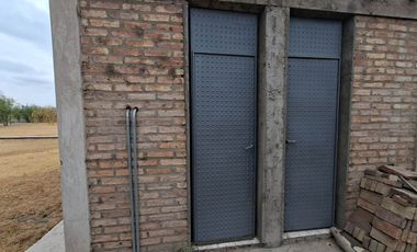 CASA, PISCINA Y QUINCHO EN TERRENO DE 2 HECTAREAS