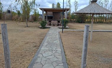 CASA, PISCINA Y QUINCHO EN TERRENO DE 2 HECTAREAS