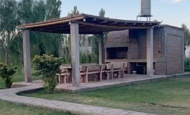 CASA, PISCINA Y QUINCHO EN TERRENO DE 2 HECTAREAS