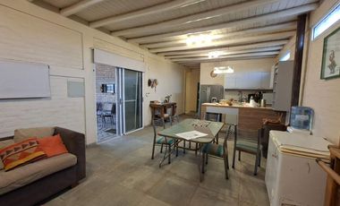 CASA, PISCINA Y QUINCHO EN TERRENO DE 2 HECTAREAS