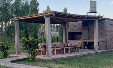 CASA, PISCINA Y QUINCHO EN TERRENO DE 2 HECTAREAS