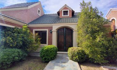 CASA DE DOS PLANTAS. ZONA B° NATANIA VI, RIVADAVIA